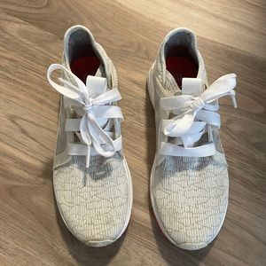 White adidas shoes size 7